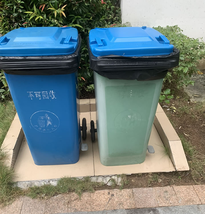 垃圾桶